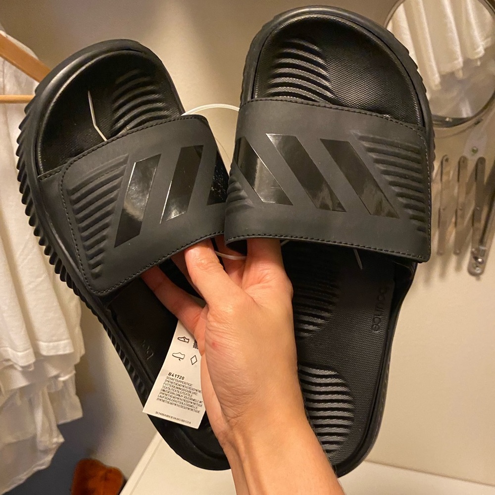 Adidas slips